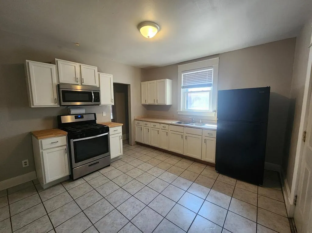511 E Cherry, 2 — Photo 3
