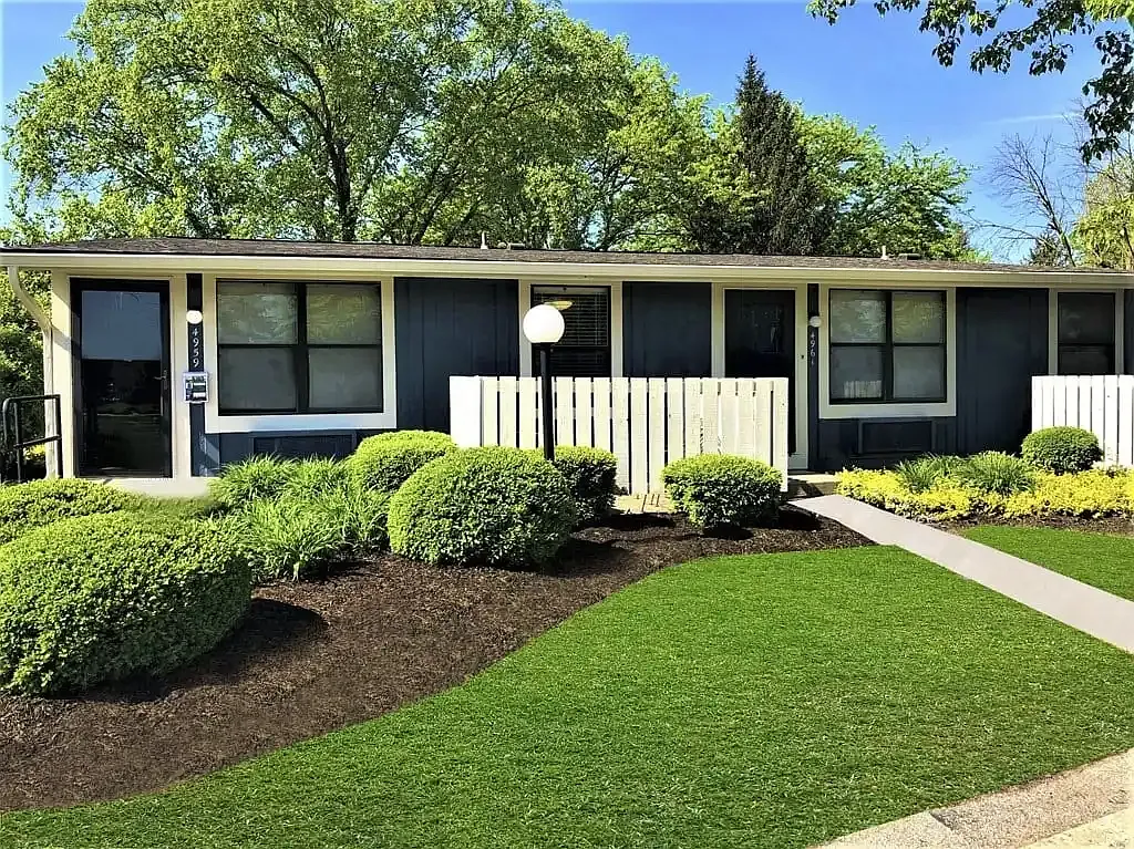 Wentworth Apartments — Photo 1