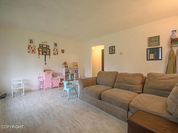5th image of 309 Hutto St