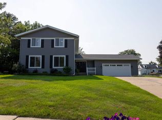 1122 S Benson Blvd, Freeport, IL 61032