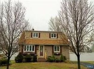 2 Reservoir Ct, Wallington, NJ 07057