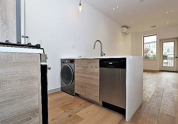 4th image of 802 Sterling Pl Penthouse 1