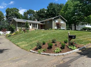 98 Green Willow Dr, Longmeadow, MA 01106