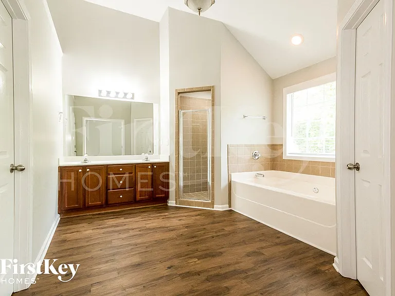 5779 Chatham Cir — Photo 12