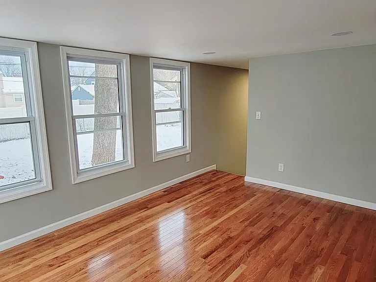 1116 Greentree Rd — Photo 6