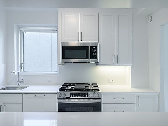 3rd image of 20 E 68th St APT 9A