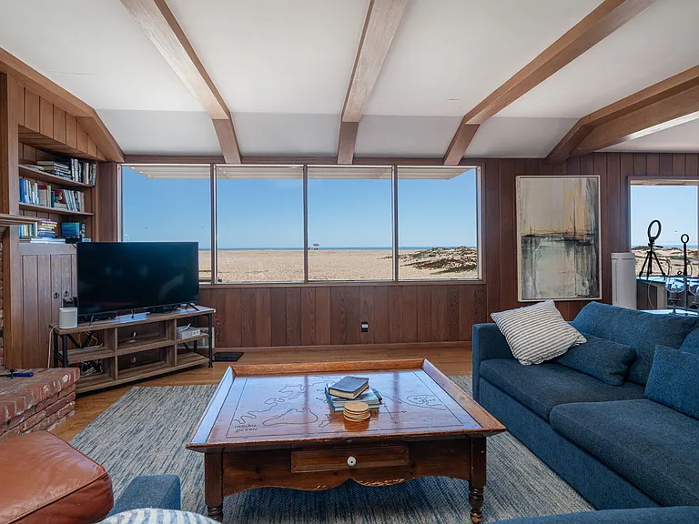 2124 E Oceanfront — Photo 11
