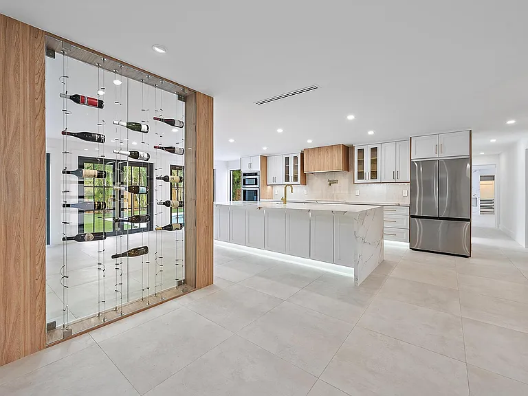 391 W Riverside Dr — Photo 22