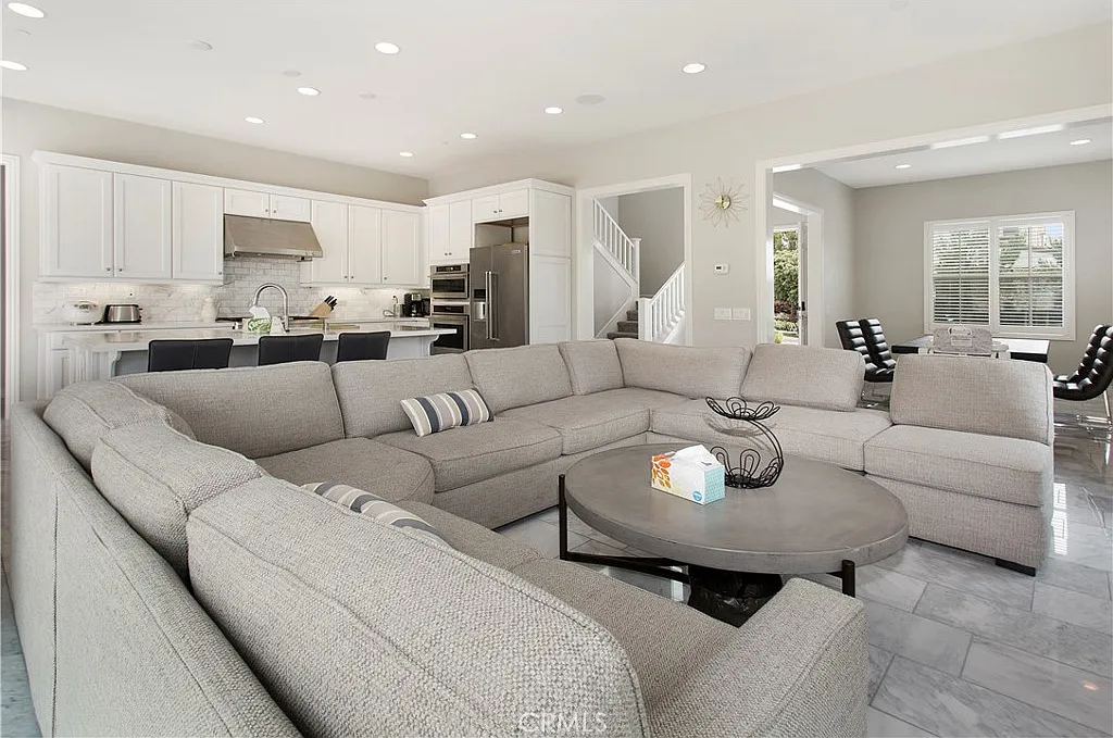 3 bed, 2663 sqft, $8,000 — Photo 1