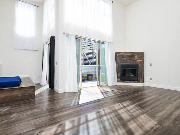 3rd image of 281 Clara St Unit 3