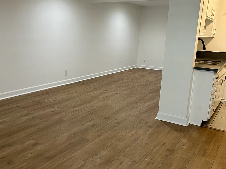 4712 Whitsett Ave #3 — Photo 4