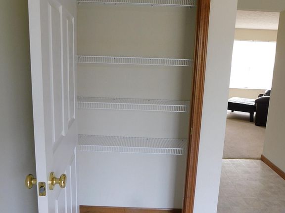 5th image of 818 Woodsedge Dr