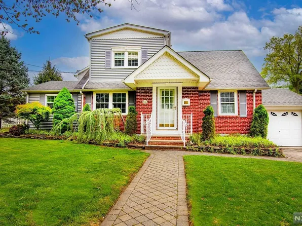 174 River Ln, New Milford, NJ 07646