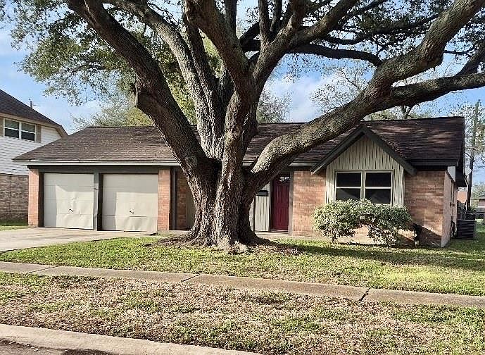 1st image of 4805 Crepe Myrtle Ln