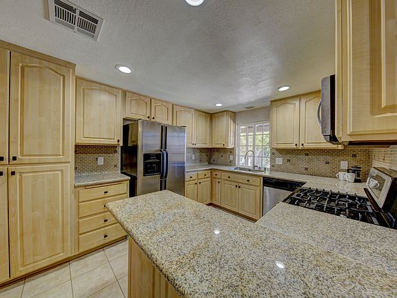 3rd image of 79300 Bowden Dr