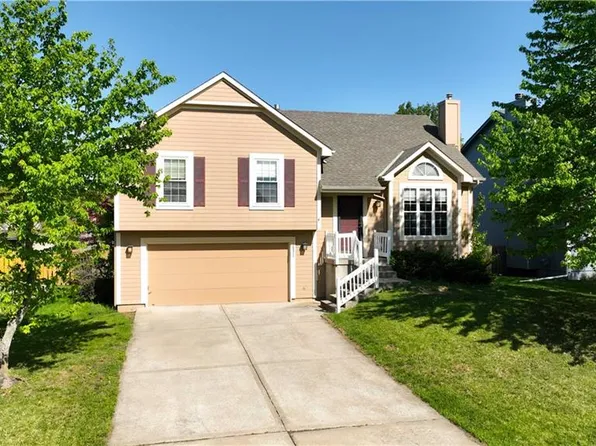 16375 S Brentwood St, Olathe, KS 66062