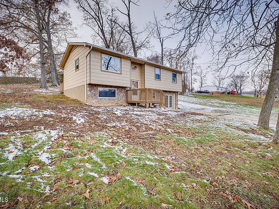 3rd image of 186 Woodlawn Cir