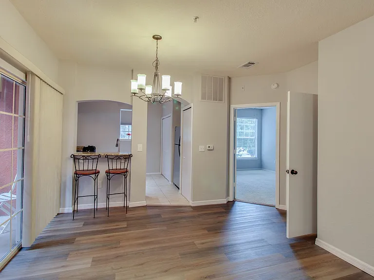 107 Vista Verdi Cir #213 — Photo 4