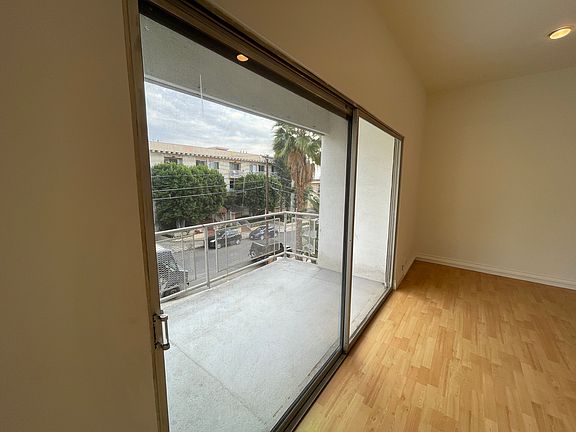 4th image of 1633 N Poinsettia Pl #5