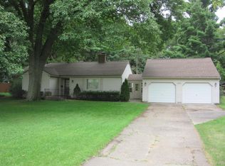 630 Hendrick Rd, Norton Shores, MI 49441
