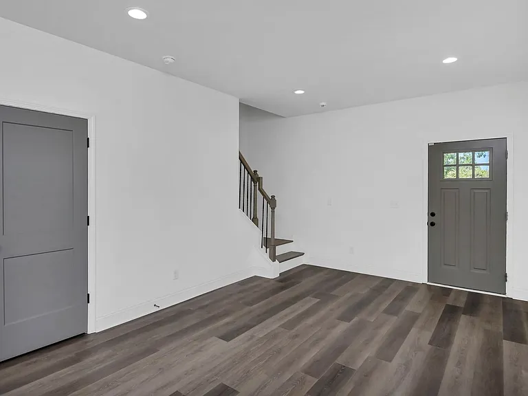 2035 Rosewood Dr — Photo 5