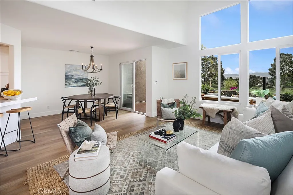 2 bed, 2.5 bath, 1310 sqft, $4,960 — Photo 2