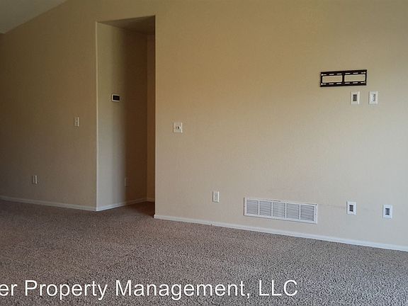 3rd image of 309 E 28th Street Dr