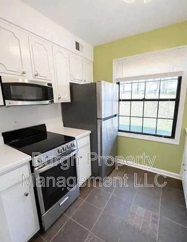 2 bed, 1.0 bath, 922 sqft, $1,400 — Photo 1
