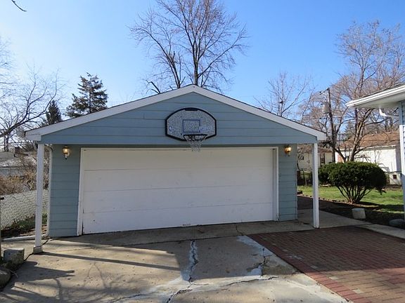 4th image of 1753 Linden Ave