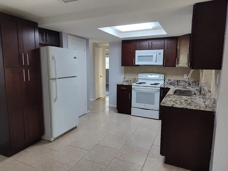 10811 Oldham Rd — Photo 5