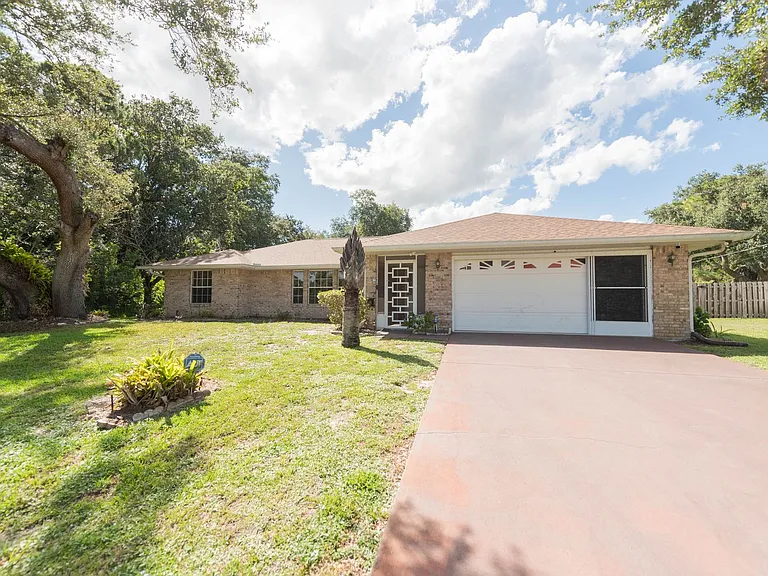1236 Buffing Cir SE — Photo 1