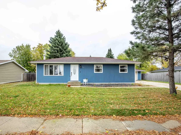 725 31st St N, Fargo, ND 58102