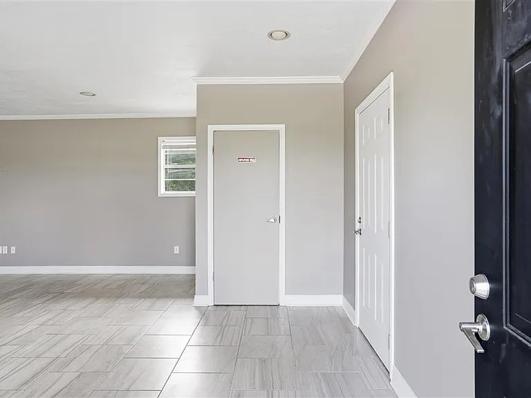 2412 Maplewood Dr #3 — Photo 6
