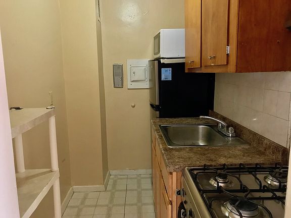 3rd image of 10 Huron Ave APT 3B