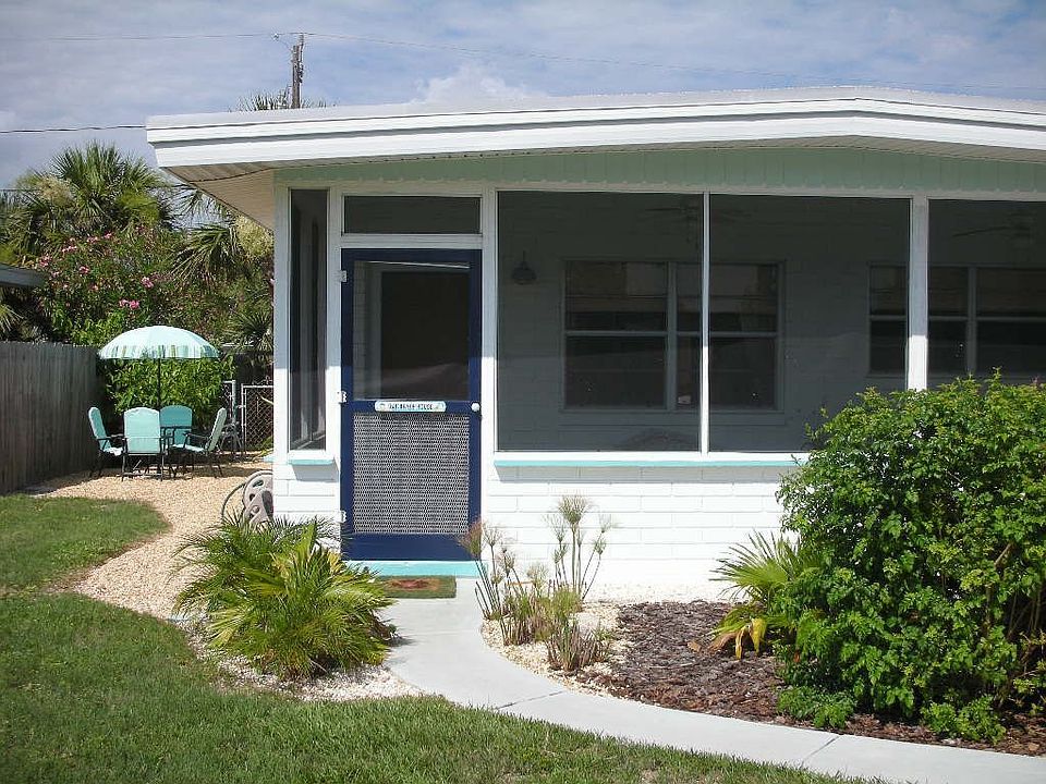 Welcome to the BENZ BEACH HOUSE!