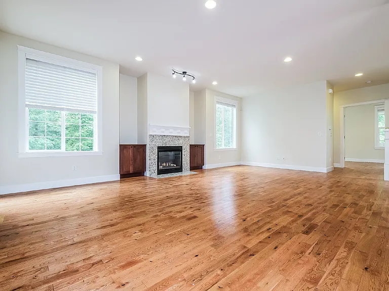 2170 NE Morgan Ln — Photo 2