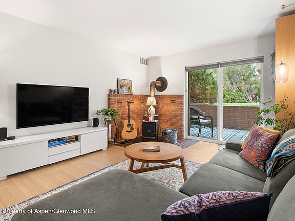 3rd image of 86 Roaring Fork Ave APT A2
