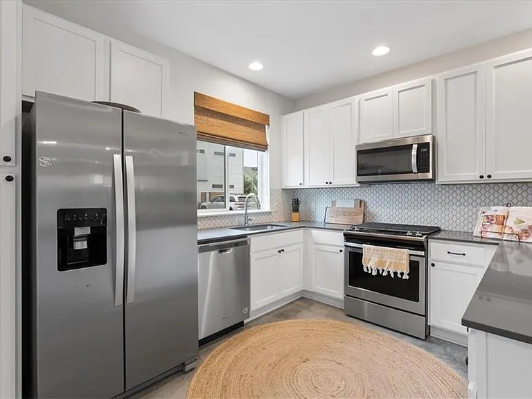 801 N Bluff Dr #18 — Photo 5