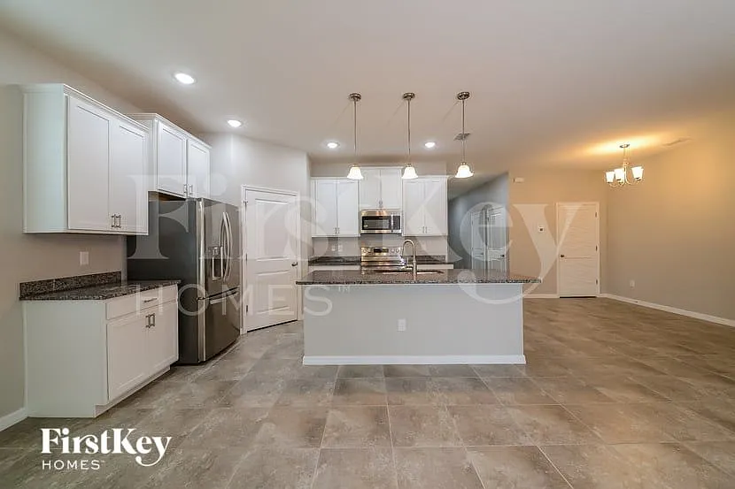 4 bed, 3.0 bath, 2207 sqft, $3,650 — Photo 4