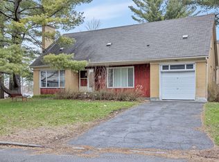 2131 Neepawa Ave #1, Ottawa, ON K2A 3L8