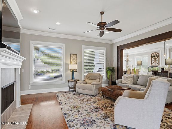 3rd image of 100 Brittany Ct