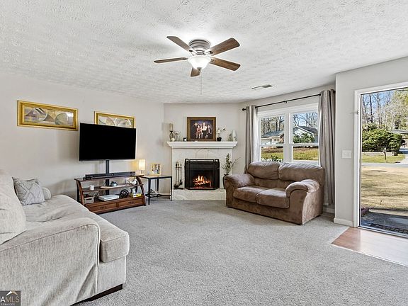 2nd image of 2998 Valley View Cir