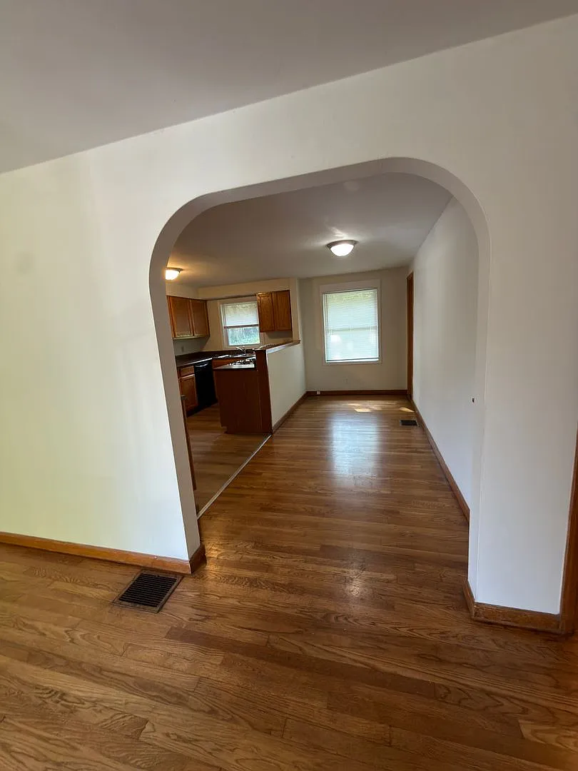 703 N Washington St — Photo 4