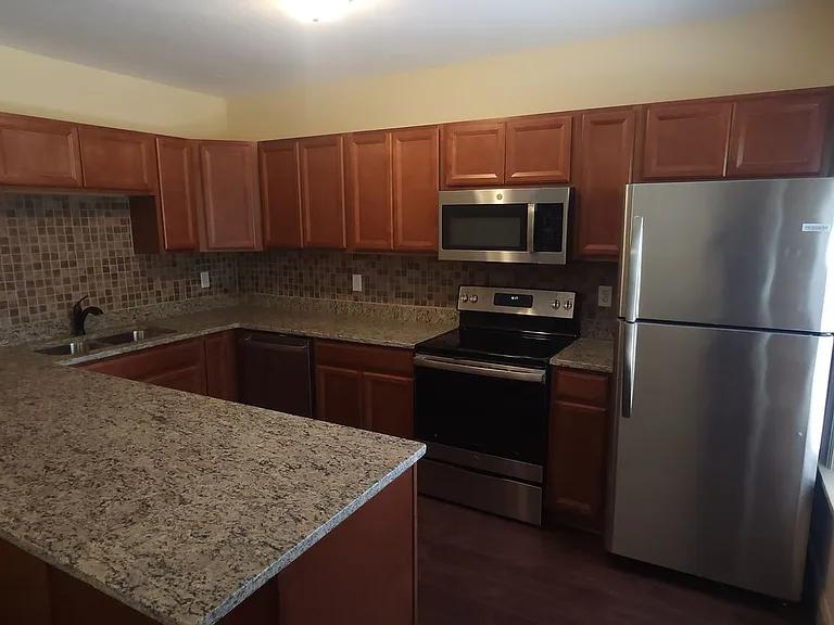 1416 E State St Apartments — Photo 18