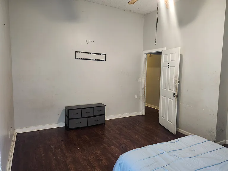 440 Giles St — Photo 2