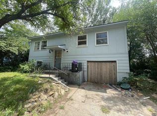 901 SE 36th St, Topeka, KS 66605