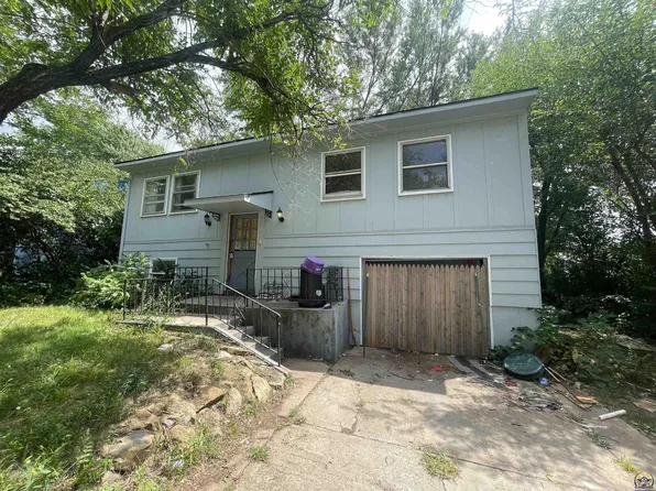 901 SE 36th St, Topeka, KS 66605
