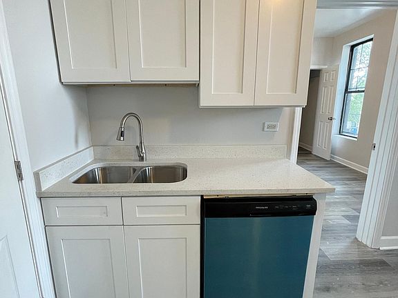 3rd image of 2409 S Hoyne Ave #204