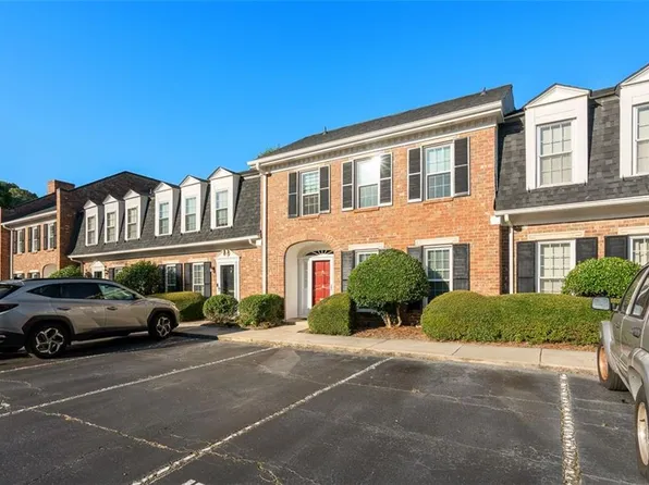 4 Kings Tavern Pl NW, Atlanta, GA 30318