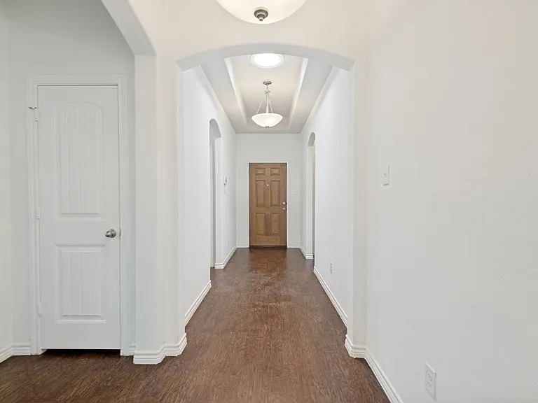 309 Acadia Ln — Photo 4